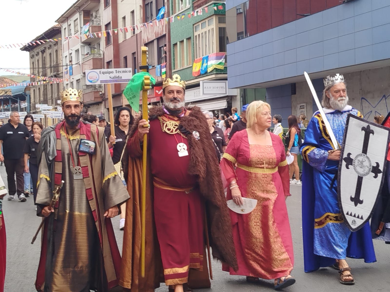 Así fue el desfile del Descenso del Sella 2025. ¡Búscate en las fotos!