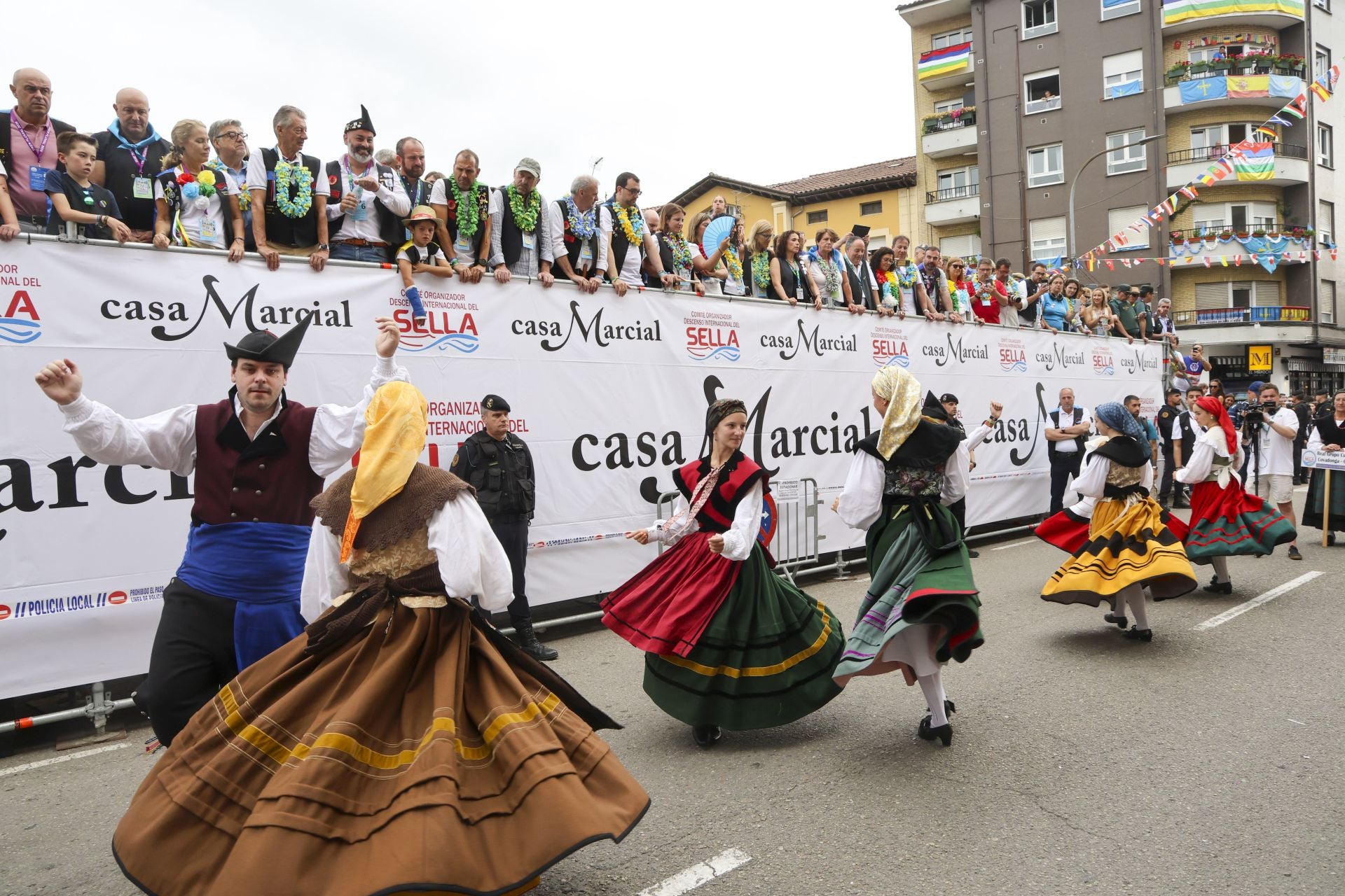 Así fue el desfile del Descenso del Sella 2025. ¡Búscate en las fotos!