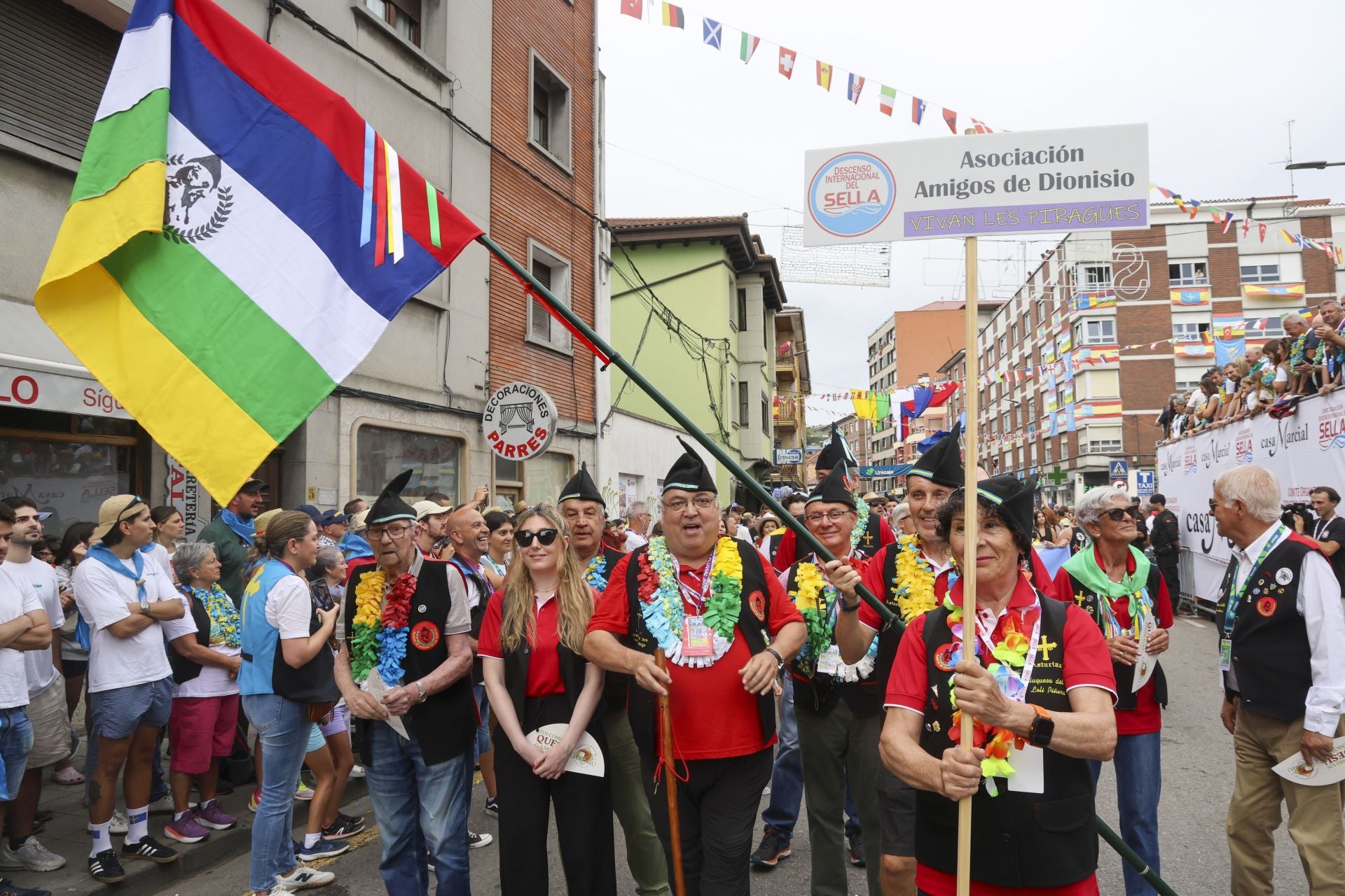 Así fue el desfile del Descenso del Sella 2025. ¡Búscate en las fotos!