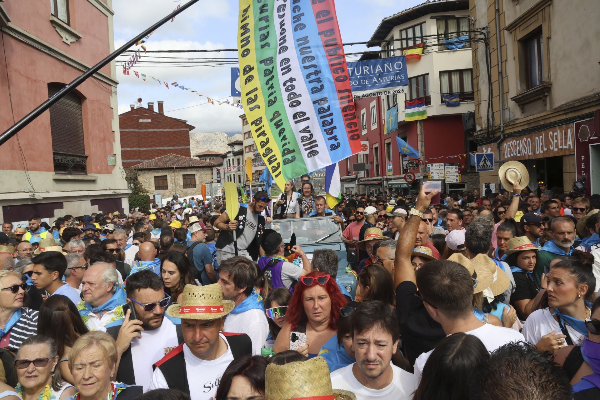 Así fue el desfile del Descenso del Sella 2025. ¡Búscate en las fotos!