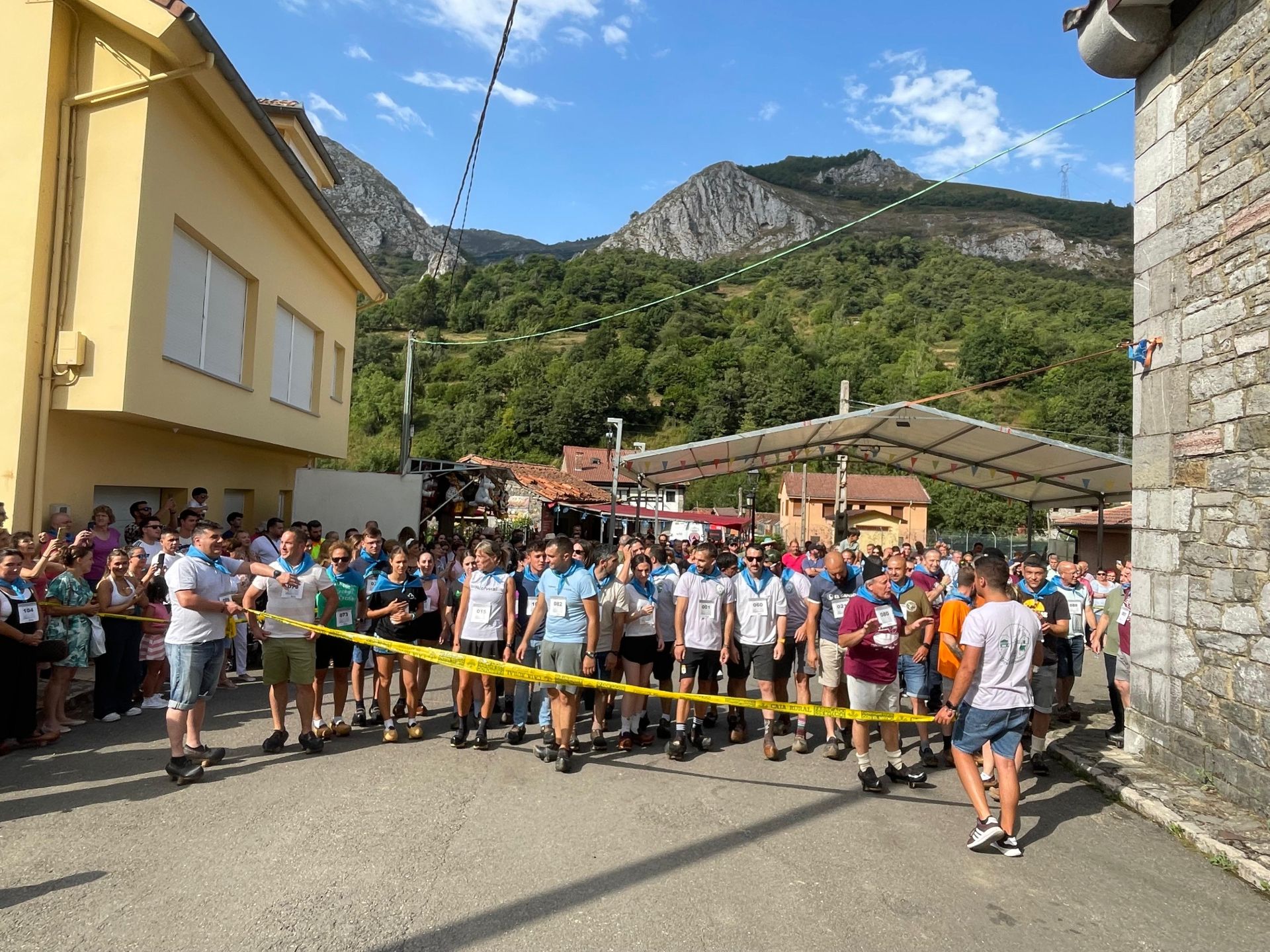 V Carrera de Madreñes en Caso