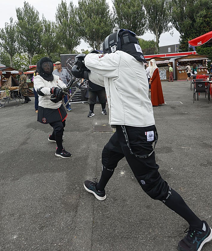 Imagen secundaria 2 - Duelos a espada en la Feria de Muestras