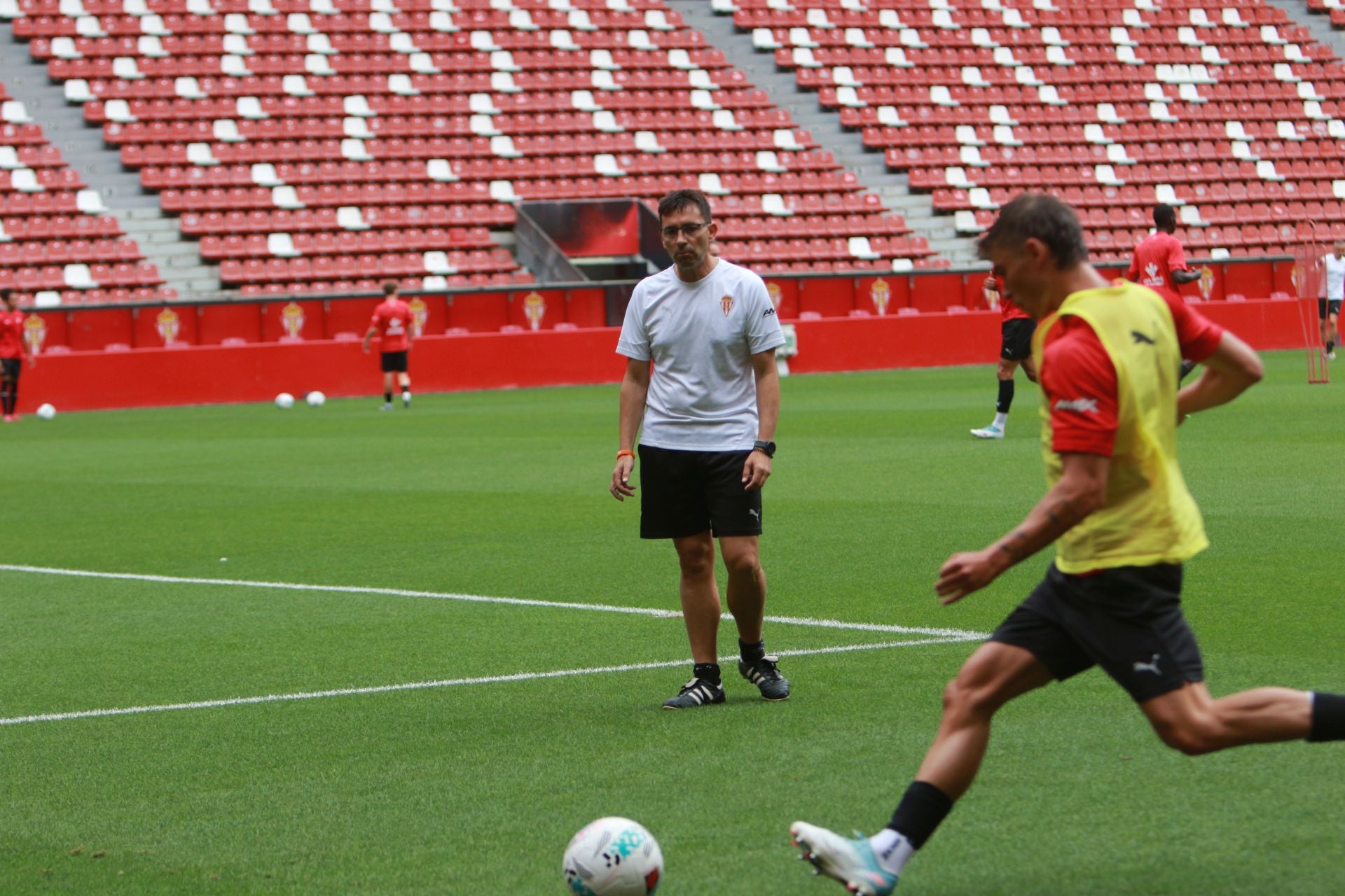 Entrenamiento del Sporting de Gijón con una gran sorpresa