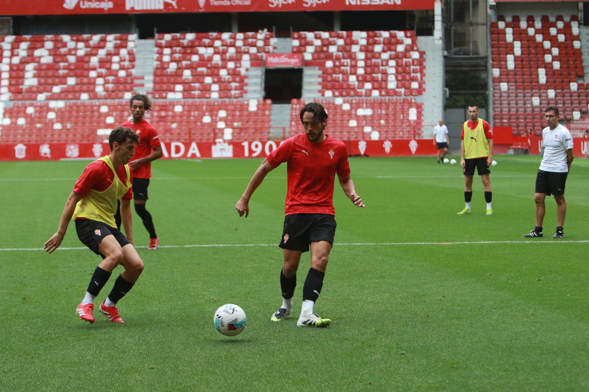 Entrenamiento del Sporting de Gijón con una gran sorpresa