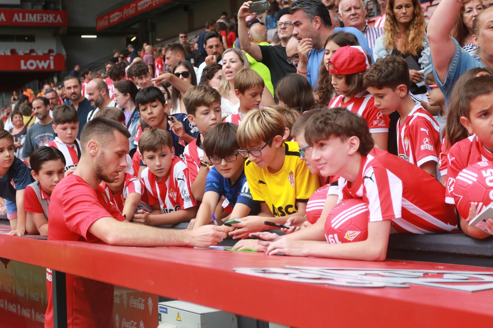 Entrenamiento del Sporting de Gijón con una gran sorpresa