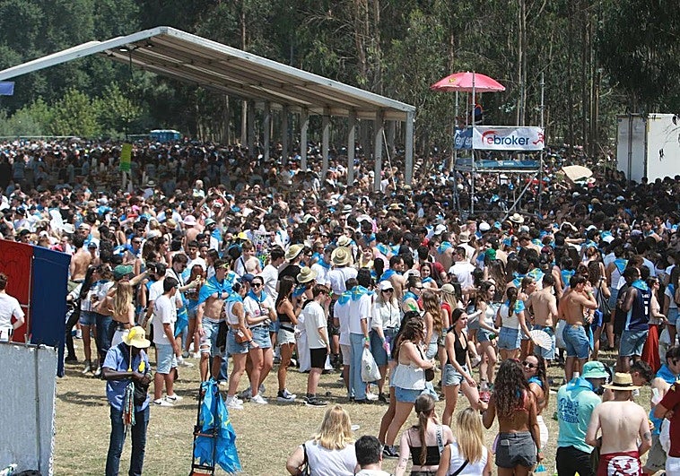 40.000 personas han llenado el Prau Salcéu en un masivo Xiringüelu.