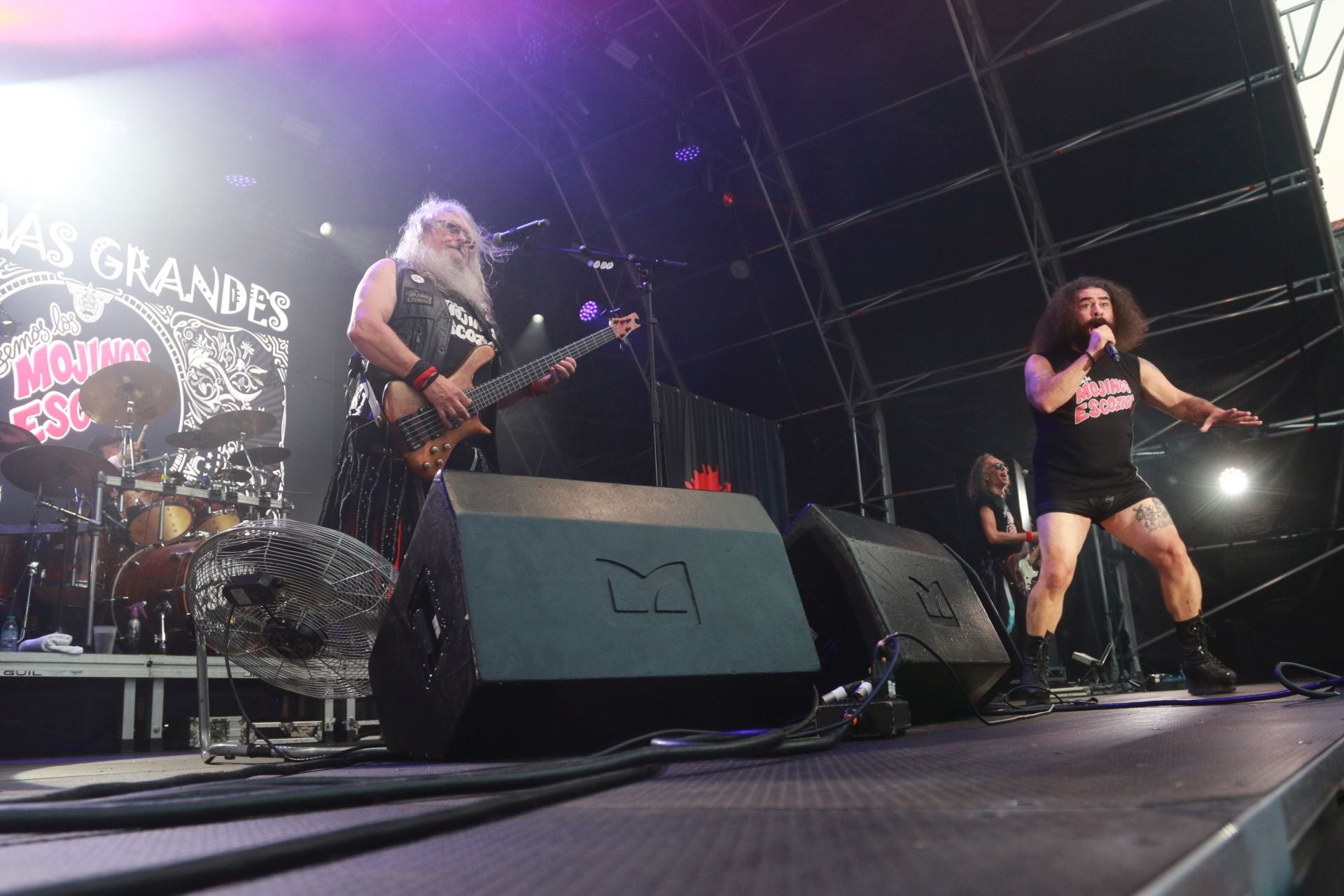 La plaza Mayor de Gijón se quedó pequeña para los Mojinos Escozíos