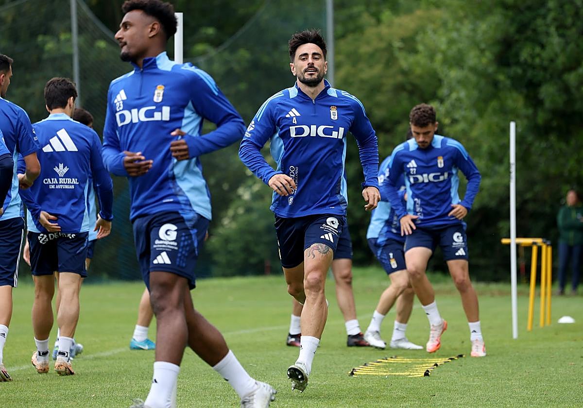 David Costas, durante un entrenamiento en El Requexón junto a Hassan.