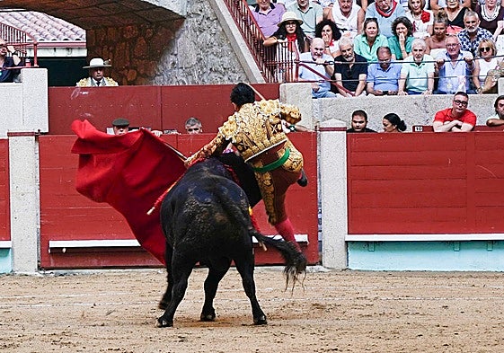 El diestro sufrió una cornada el pasado domingo mientras toreaba en Pontevedra.