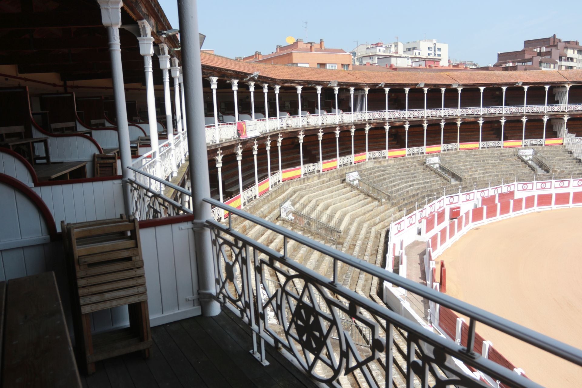 La plaza de toros de El Bibio se prepara para la Feria de Begoña