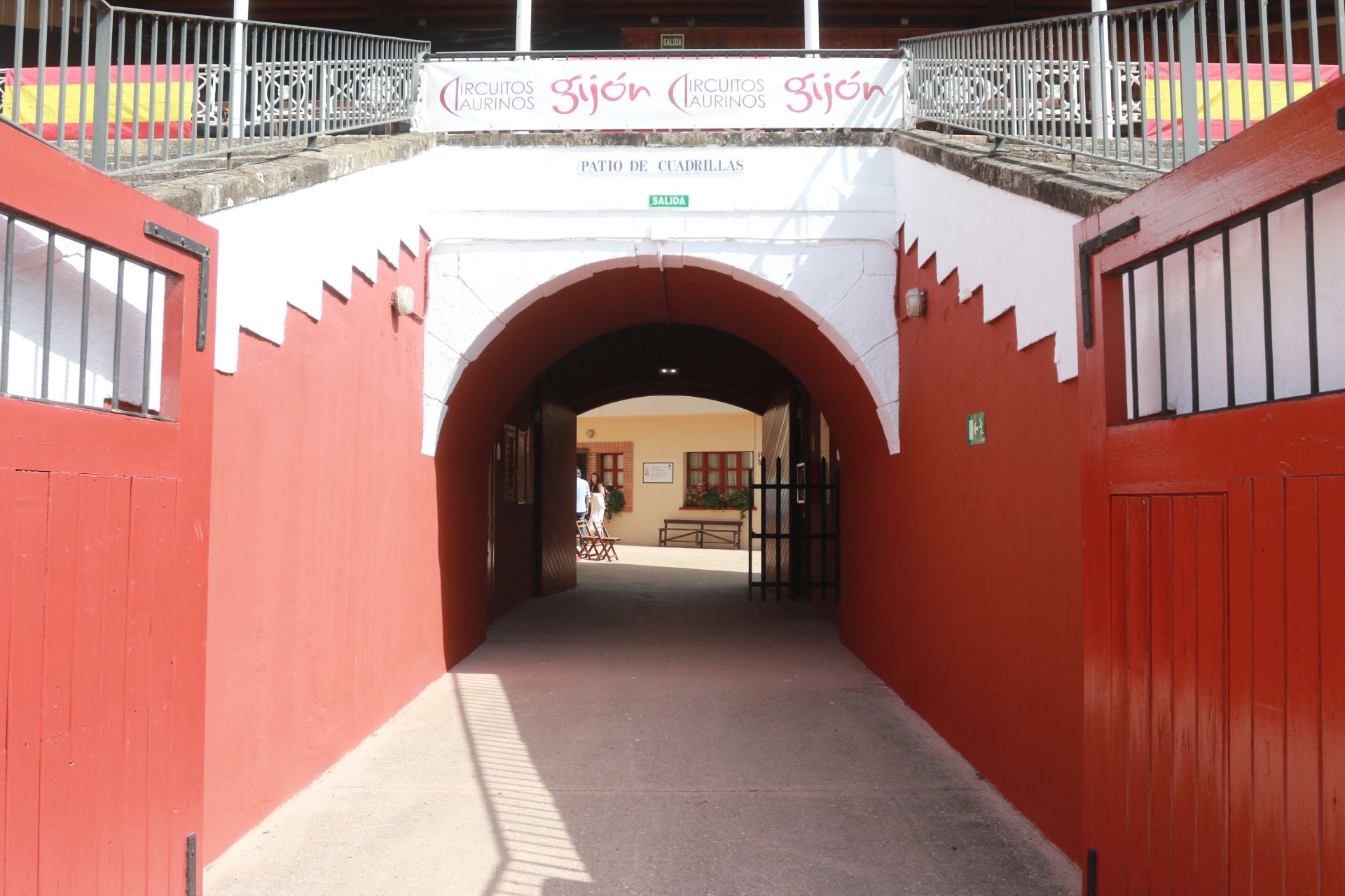 La plaza de toros de El Bibio se prepara para la Feria de Begoña