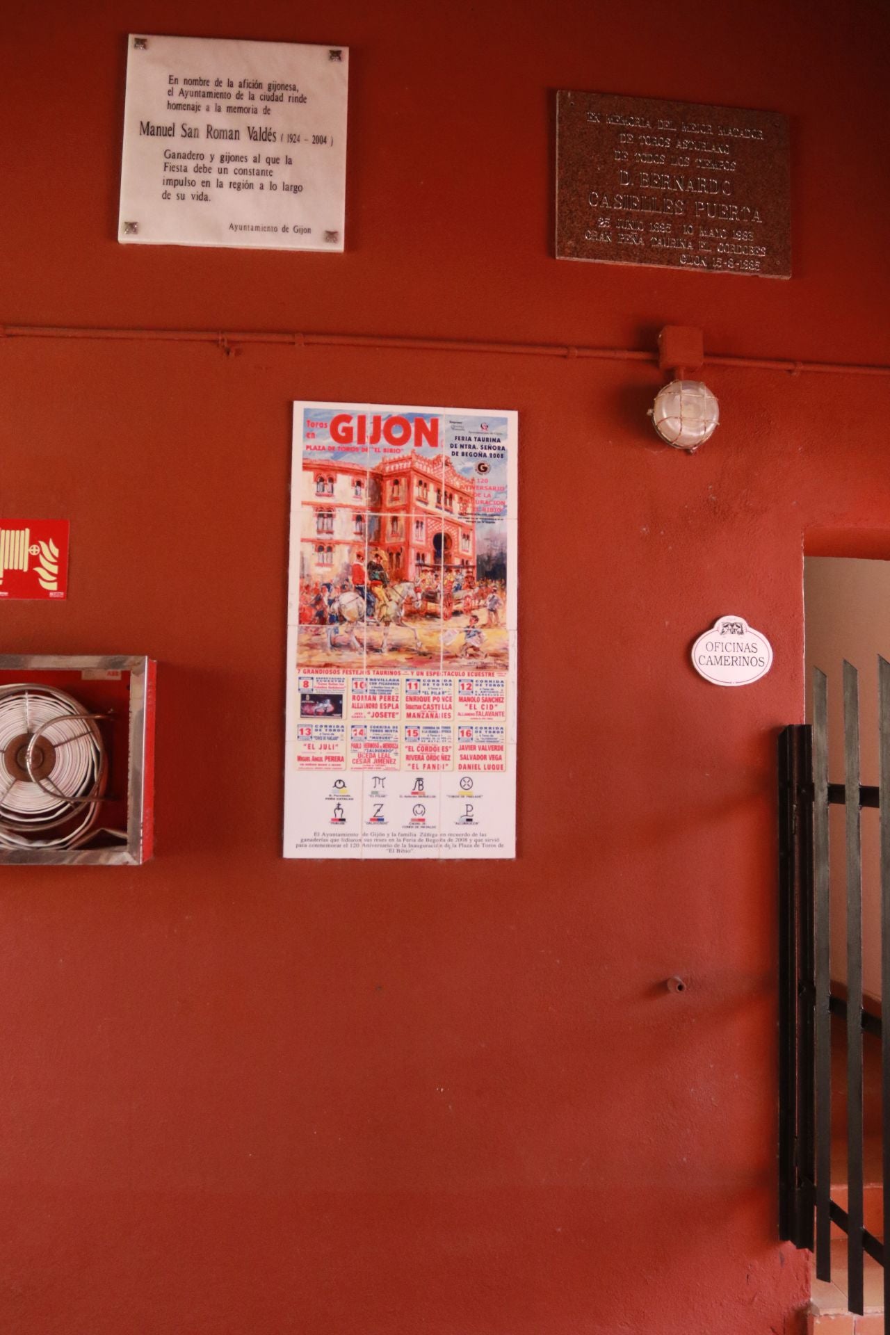 La plaza de toros de El Bibio se prepara para la Feria de Begoña