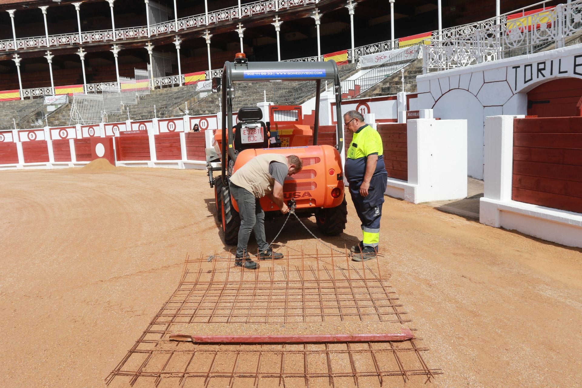 La plaza de toros de El Bibio se prepara para la Feria de Begoña