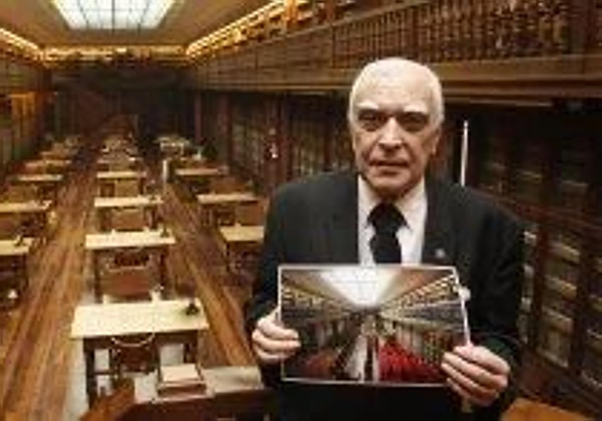 José María Casielles Aguadé dedicó gran parte de su vida a la actividad académica en el Edificio Histórico de la Universidad de Oviedo.