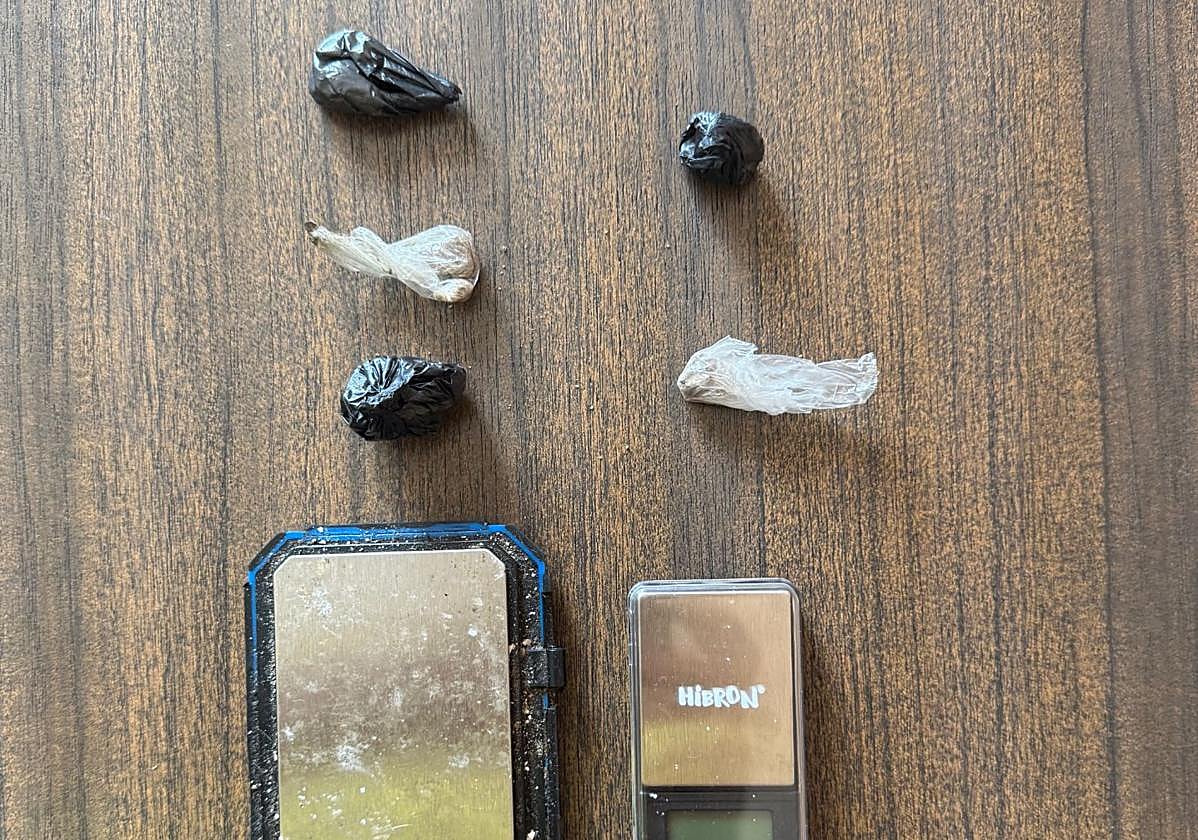 La Policía incautó variaas dosis de heroína preparadas para su venta.