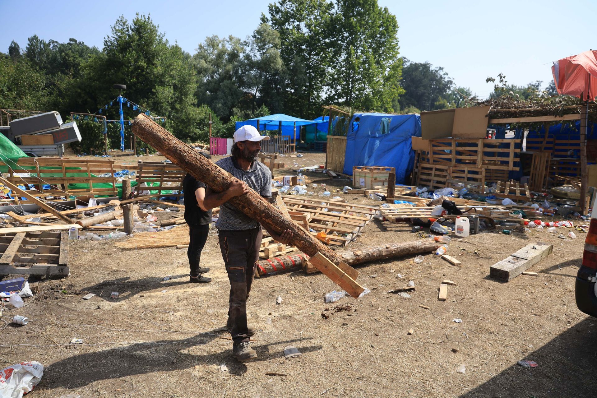 El día después del Xiringüelu: así ha quedado el prau Salcéu