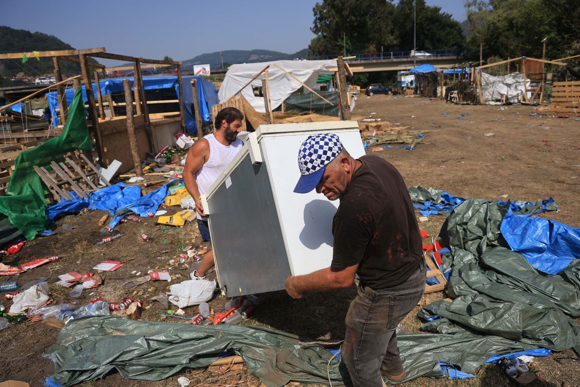 El día después del Xiringüelu: así ha quedado el prau Salcéu