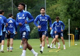 David Costas, durante un entrenamiento en El Requexón junto a Hassan.
