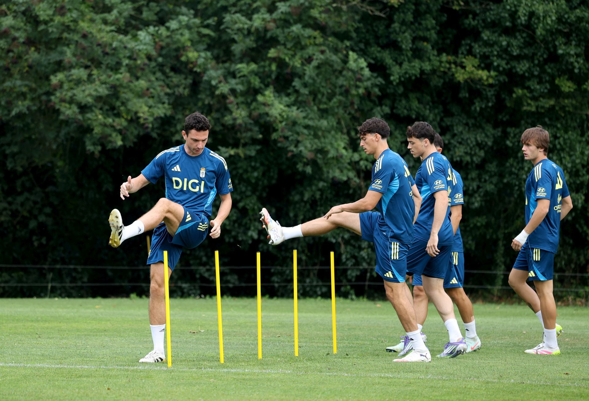 El entrenamiento del Real Oviedo de este martes, 12 de agosto, en fotos
