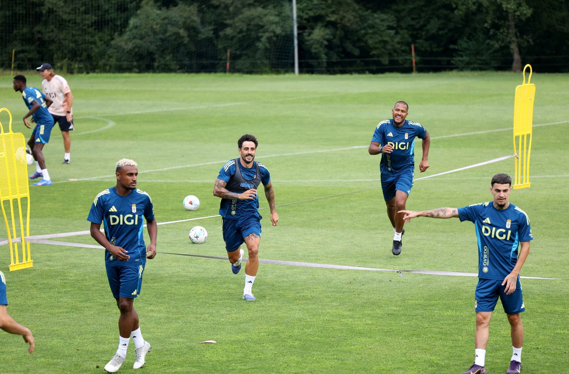 El entrenamiento del Real Oviedo de este martes, 12 de agosto, en fotos