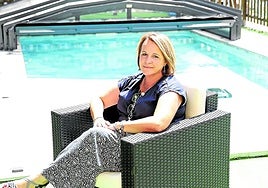 Carolina Rodrigo Martino, delante de una de las piscinas que instalan en la Feria de Muestras