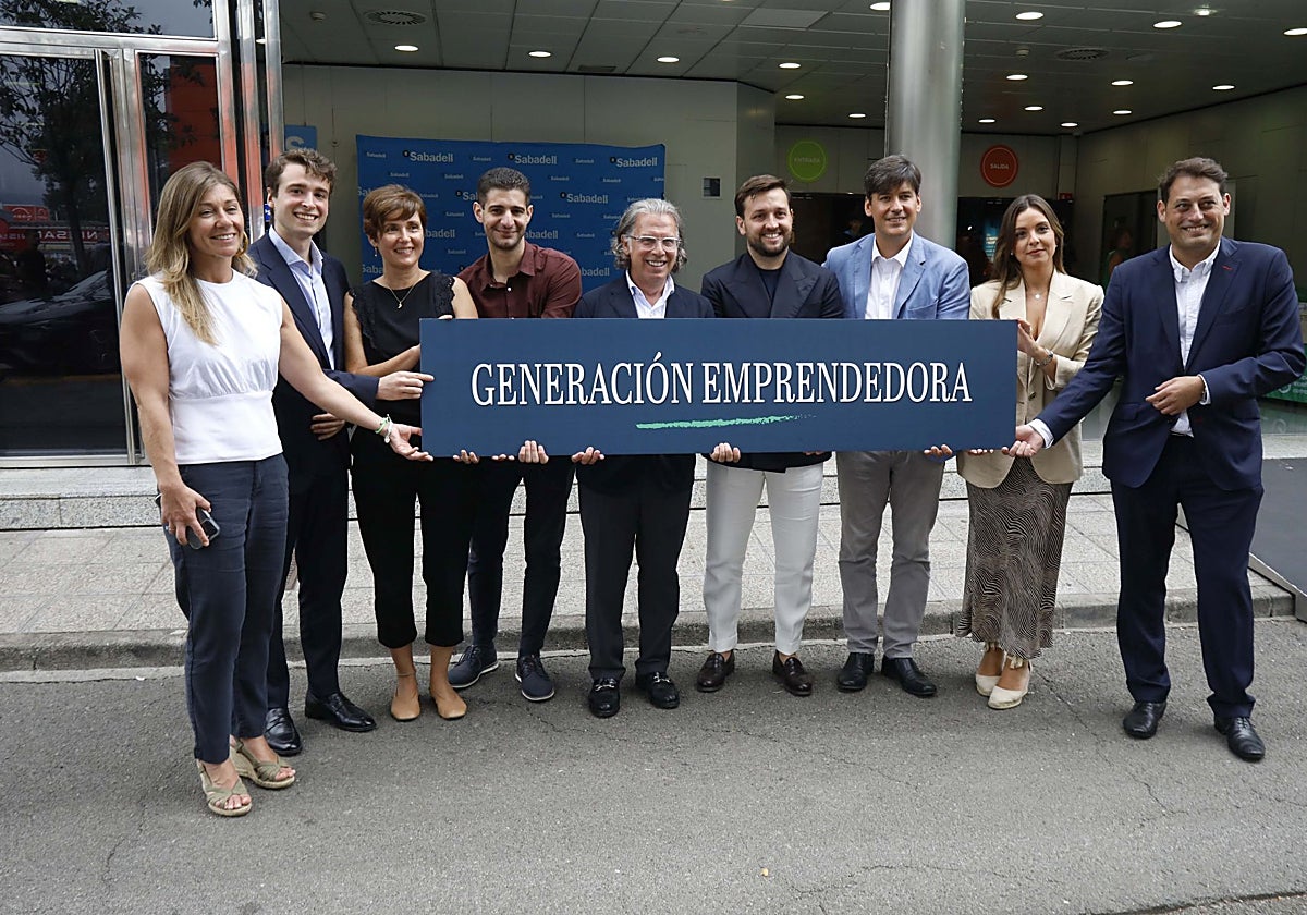 Vanessa Fernández, Ignacio Caamaño, Susana de la Fuente, Israel Gayoso, Alfredo Fernández Santos, Alberto García, el consejero Borja Sánchez, María Álvarez y Alfredo Suárez, al finalizar la jornada.