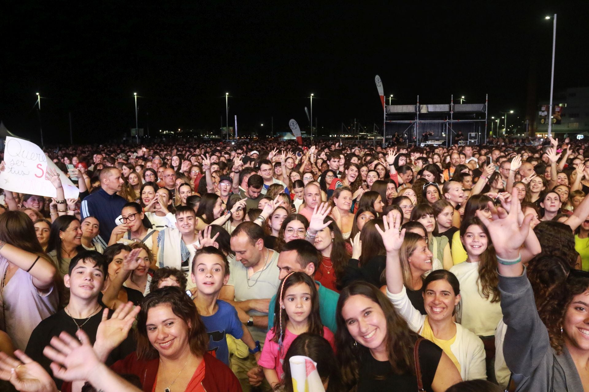 Abraham Mateo ilumina el escenario de Poniente, en Gijón