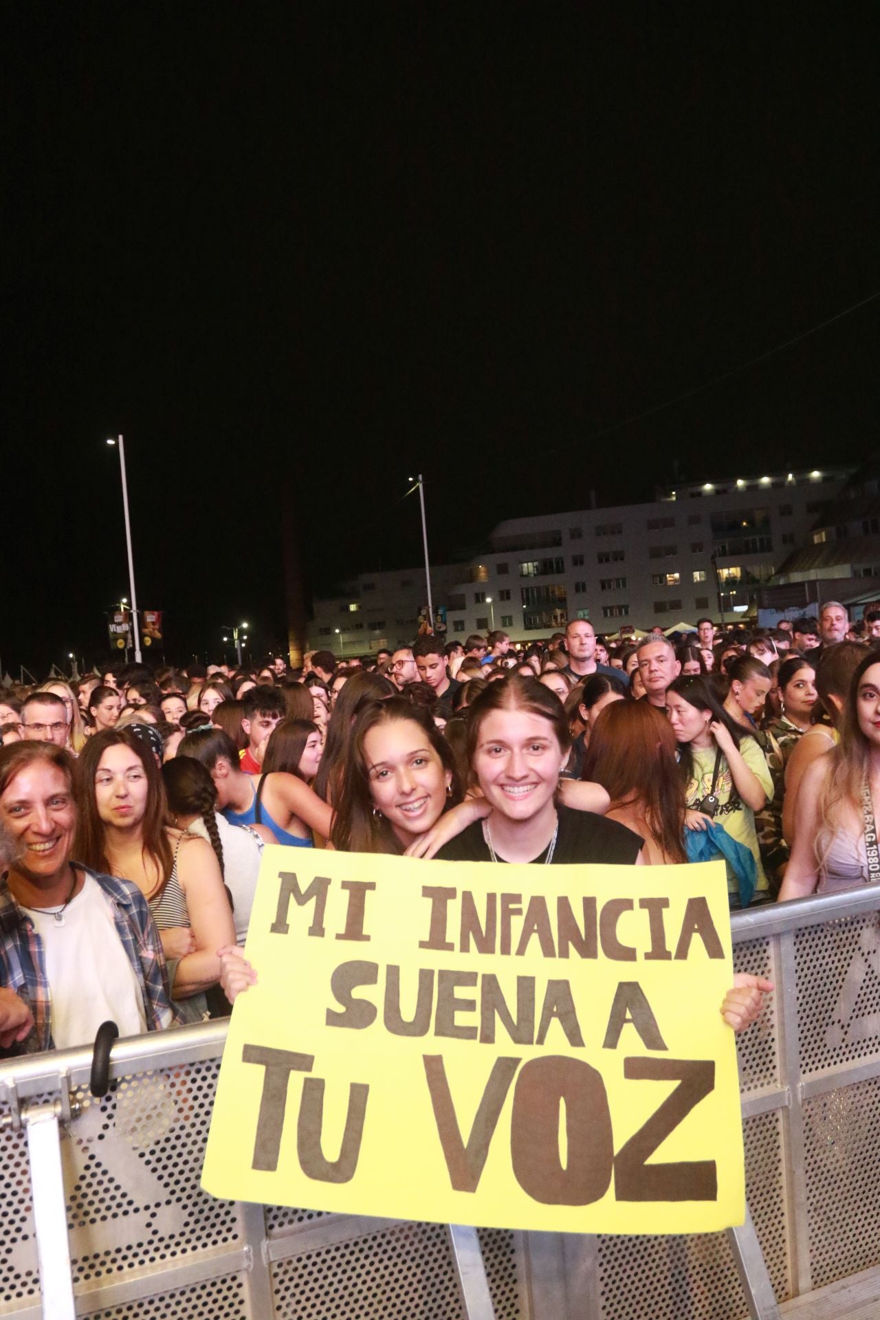 Abraham Mateo ilumina el escenario de Poniente, en Gijón