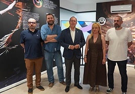 Foto de familia antes de la presentación del programa de la FMC en la Feria de Muestras.