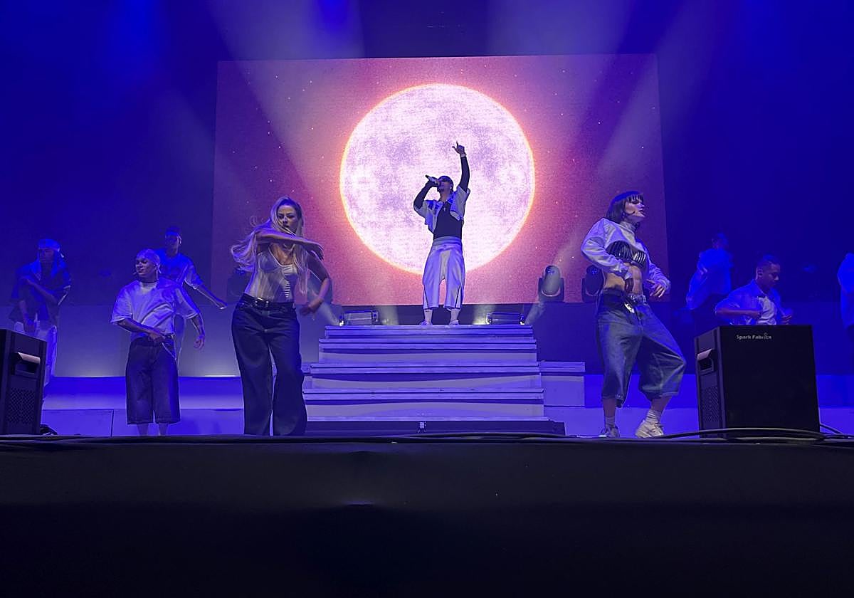 Abraham Mateo ilumina el escenario de Poniente, en Gijón
