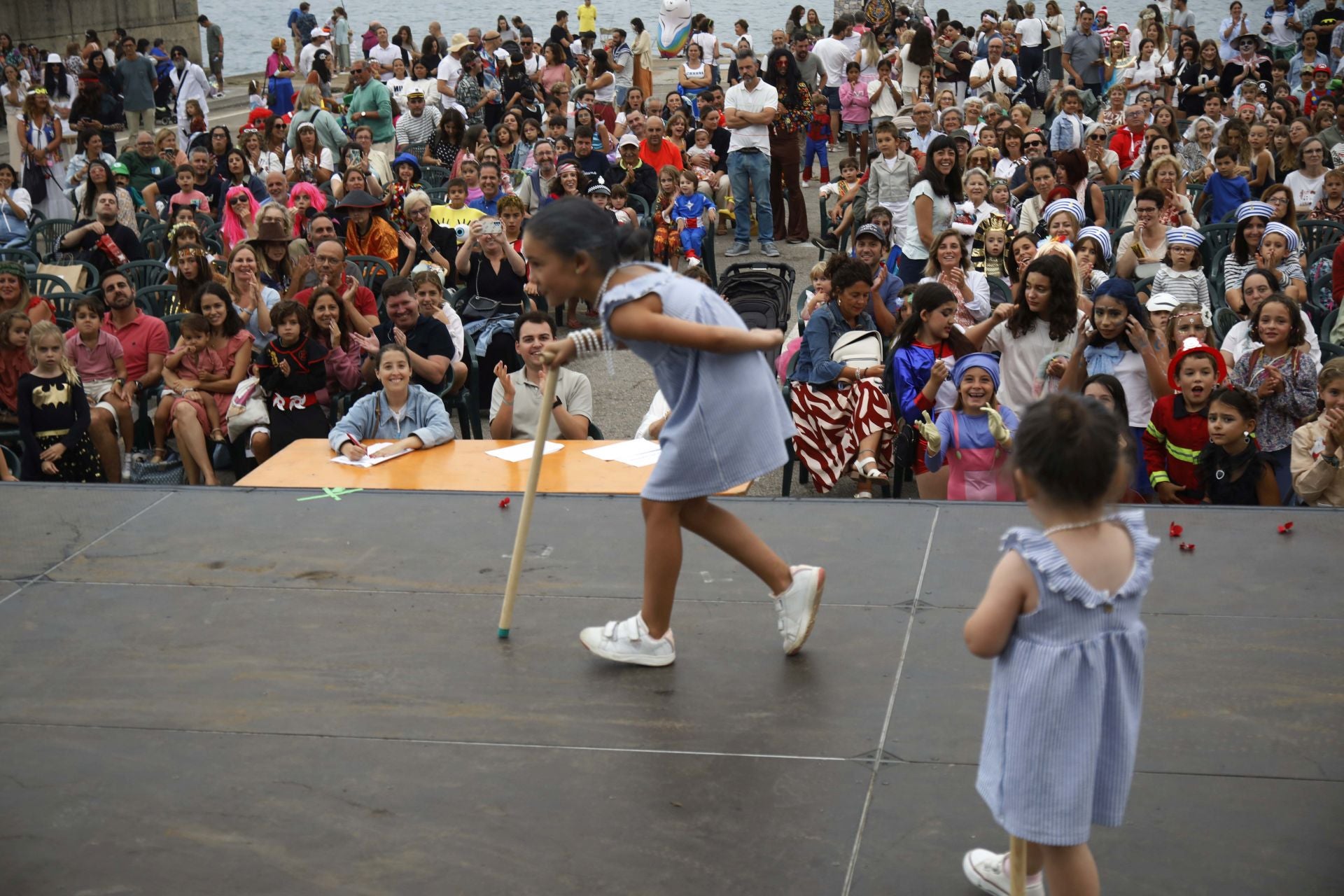 Luanco se llena de fiesta y disfracesen su tradicional carnaval de verano