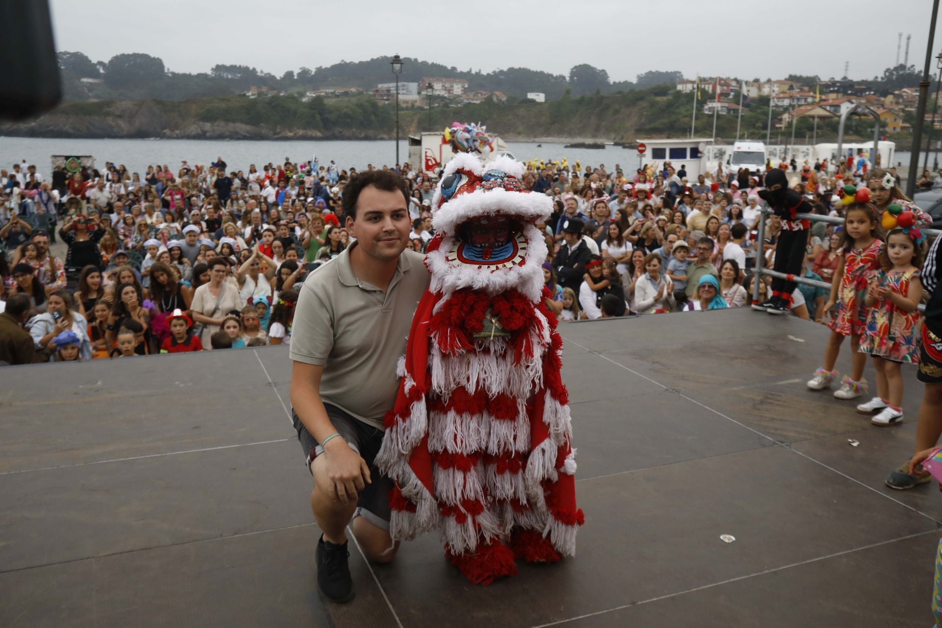 Luanco se llena de fiesta y disfracesen su tradicional carnaval de verano