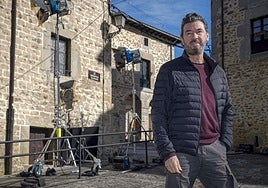 El director Julio Medem en el set de rodaje de '8', en Artziniega (Álava).