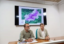 Juan Álvarez Areces y Carlos Fernández Llaneza, en la sala de prensa del Ayuntamiento.