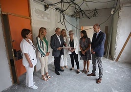 Un instante de la visita a las obras en el área de Alergología.