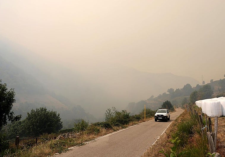 El incendio de Genestoso no da tregua