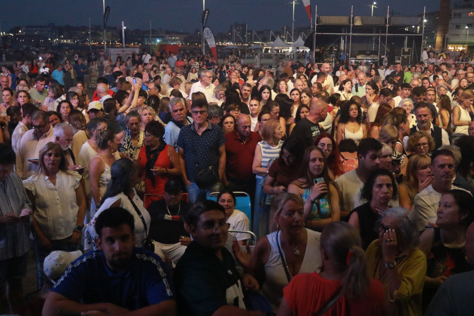 Rosario Flores conquista Poniente