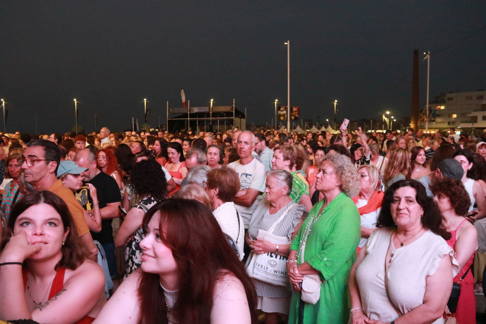 Rosario Flores conquista Poniente