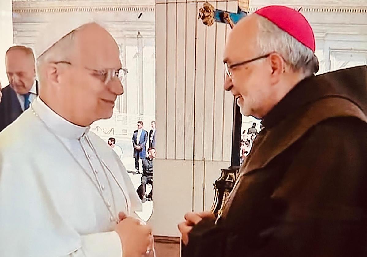 Foto publicada por Sanz Montes en sus redes sociales tras un encuentro que mantuvo, el pasado 30 de julio, con León XIV en El Vaticano.