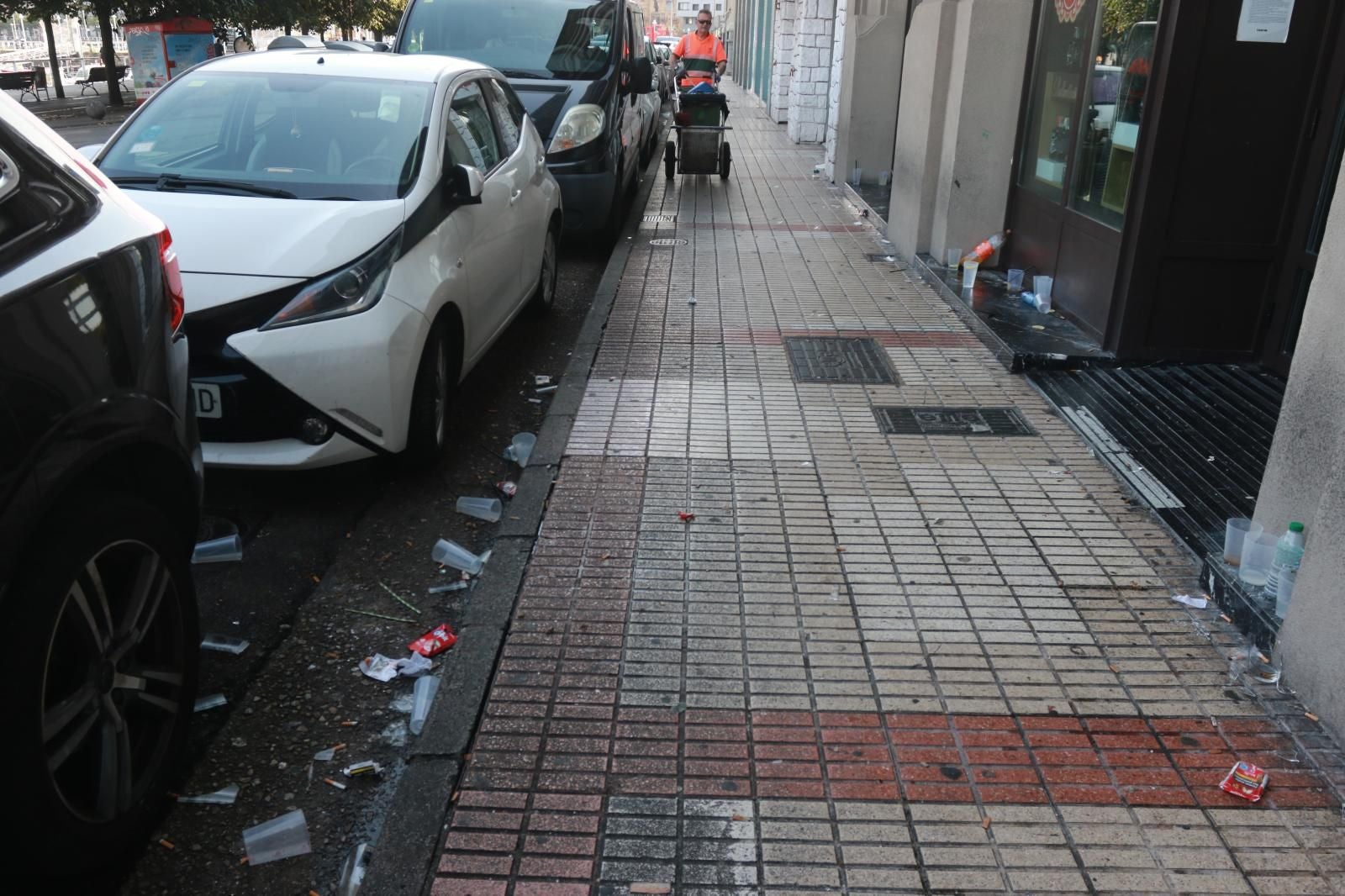 Estado de la calle Rodríguez San Pedro tras la Noche de los Fuegos.