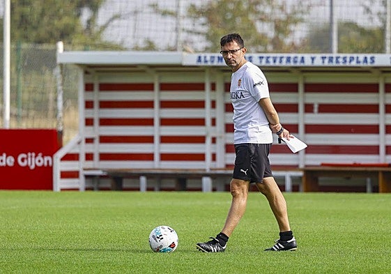 Garitano, en el entrenamiento de ayer en Mareo.