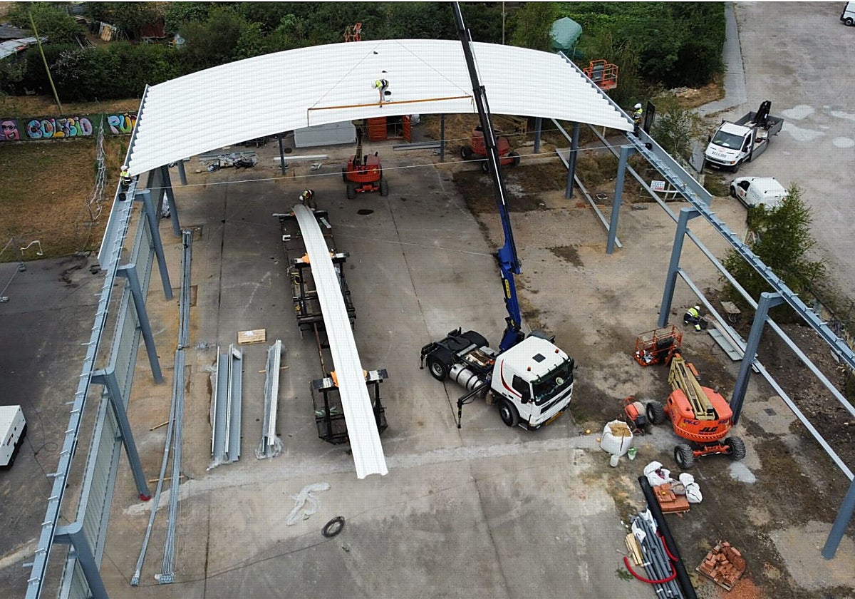 Obras para colocar una cubierta en el colegio Turiellos, en La Felguera.
