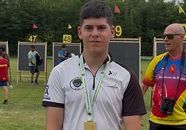 Eneko, con la medalla de campeón de España.