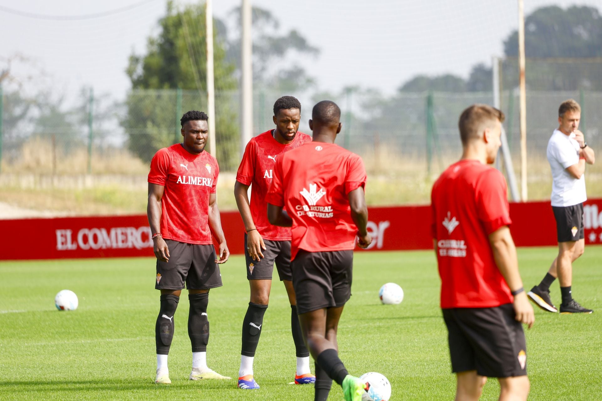 El entrenamiento del Sporting de Gijón de este sábado, 16 de agosto, en fotos