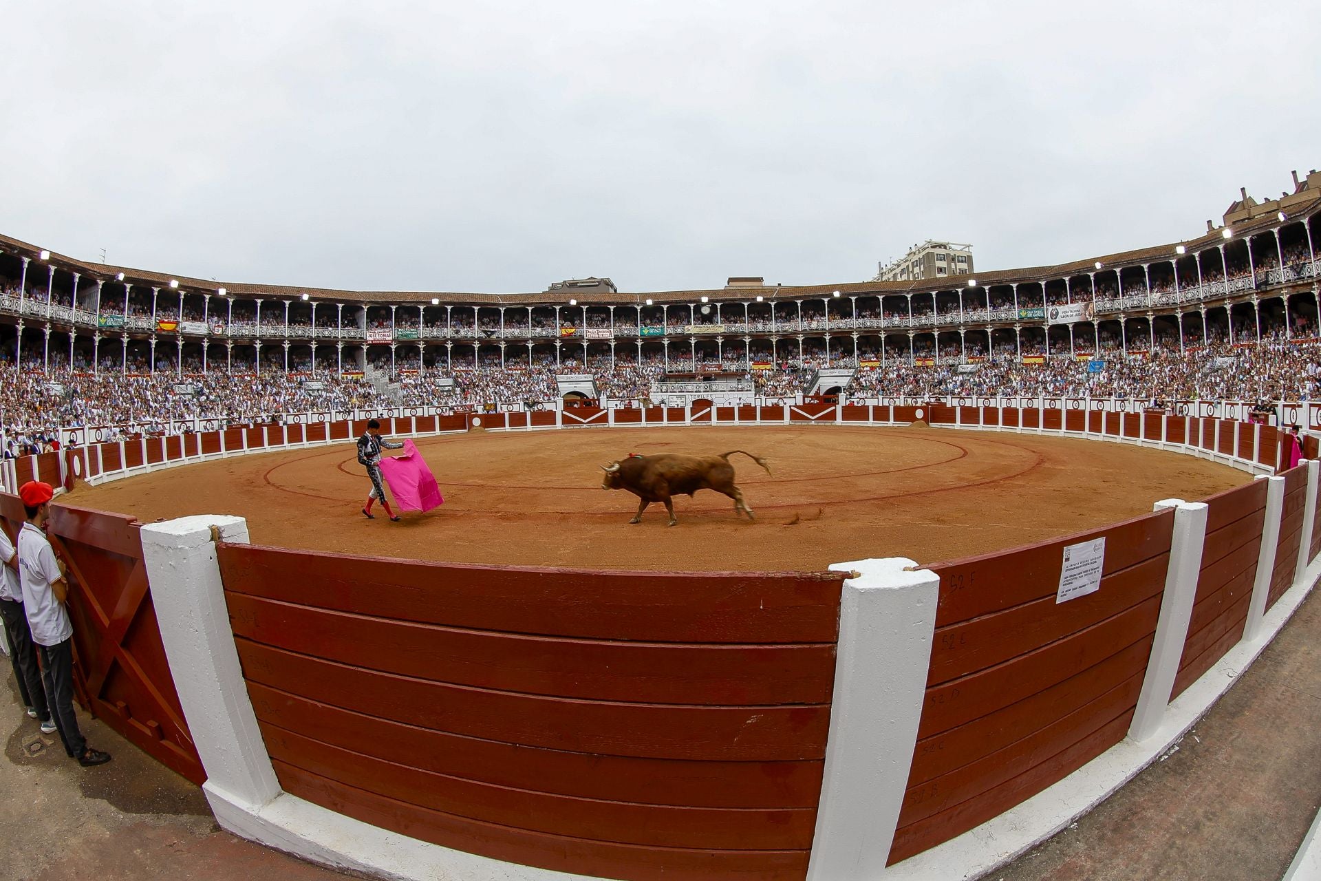 La cuarta de la Feria de Begoña de Gijón, con Fortes, Ortega y Roca Rey