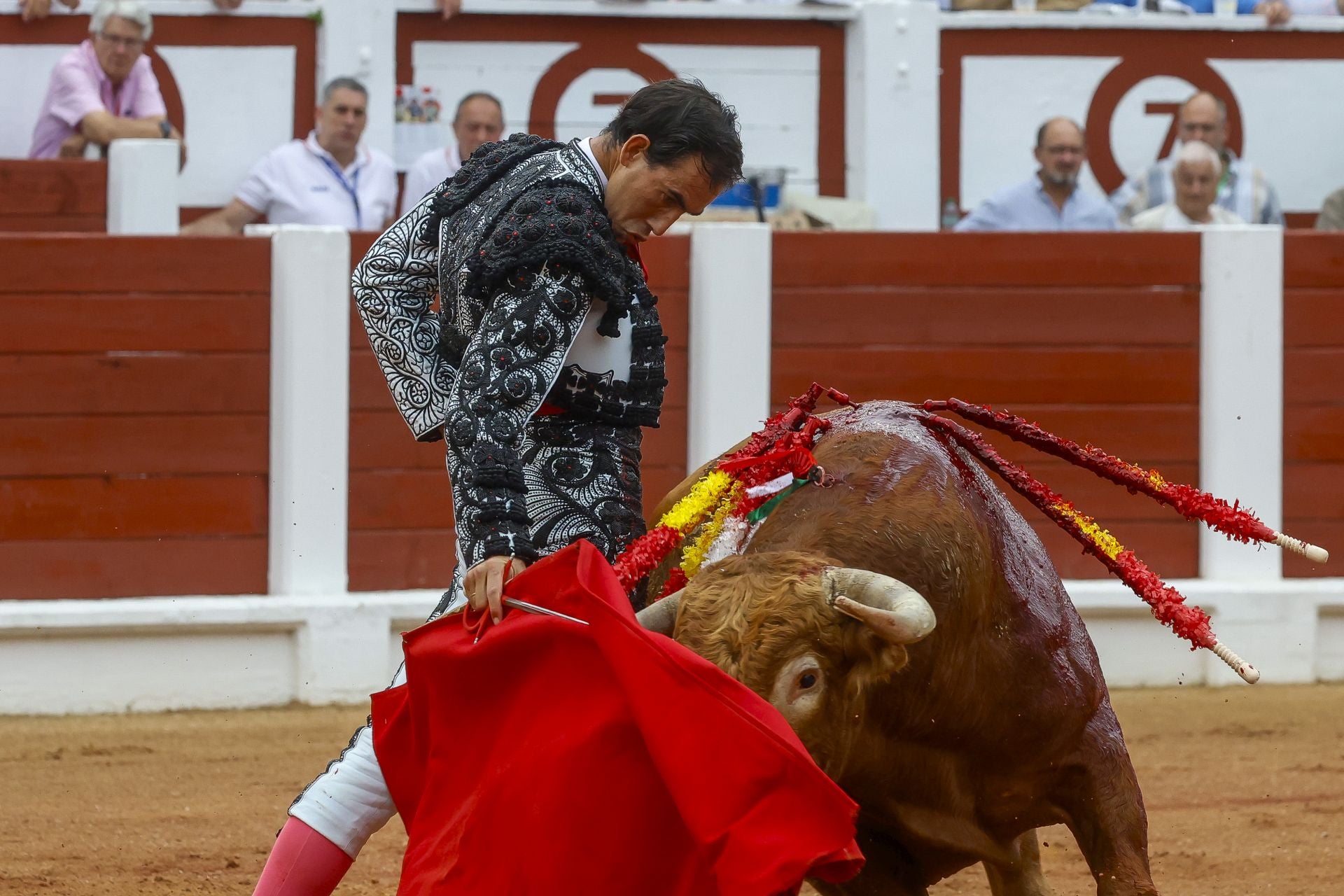 La cuarta de la Feria de Begoña de Gijón, con Fortes, Ortega y Roca Rey