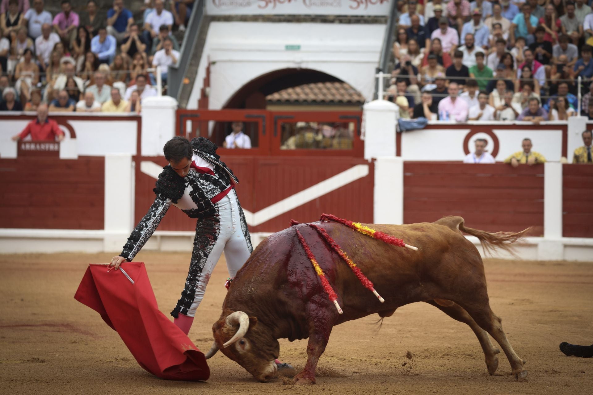 La cuarta de la Feria de Begoña de Gijón, con Fortes, Ortega y Roca Rey