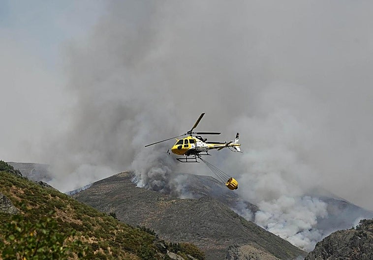 Incendio en Barniedo, en León, que afecta a los Picos de Europa.