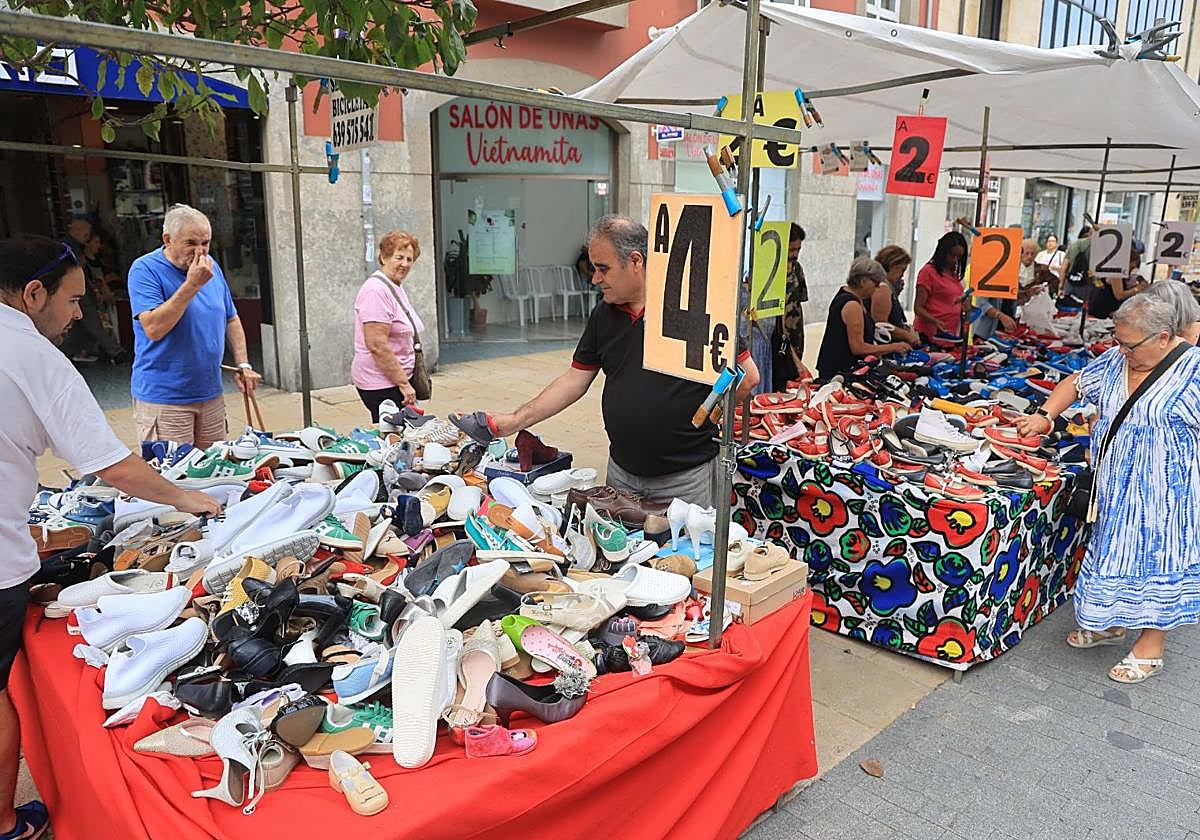 De nuevo, algunos puestos de la plaza han tenido que salir de Hermanos Orbón por obras.