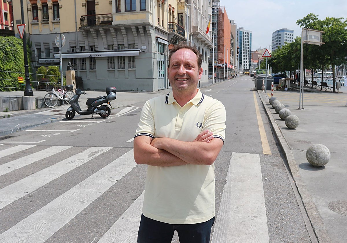El concejal socialista Rodrigo Sánchez, en la calle Claudio Alvargonzález, donde se celebró hasta el domingo el Paseo Gastro.